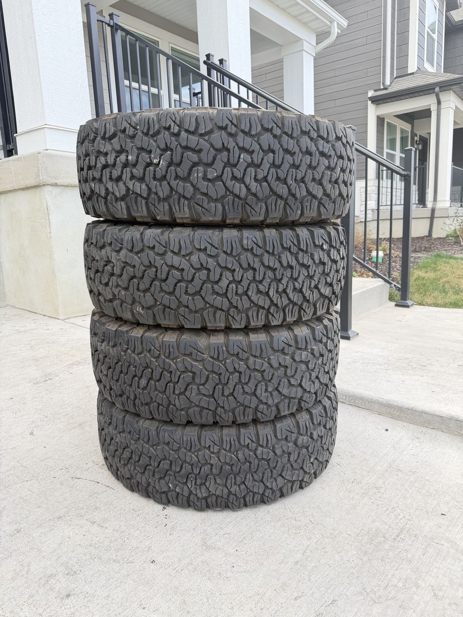 265/70R16 BFgoodrich Ko2 Load E Almost new