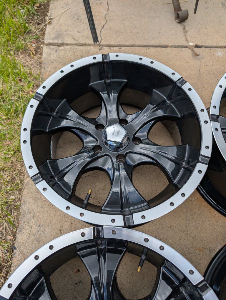 Set of 4 Helo HE791 Maxx Wheels - 18x9 - 5x5.5 Bol