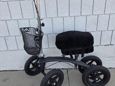 Knee scooter with basket and with large tires and extra padding