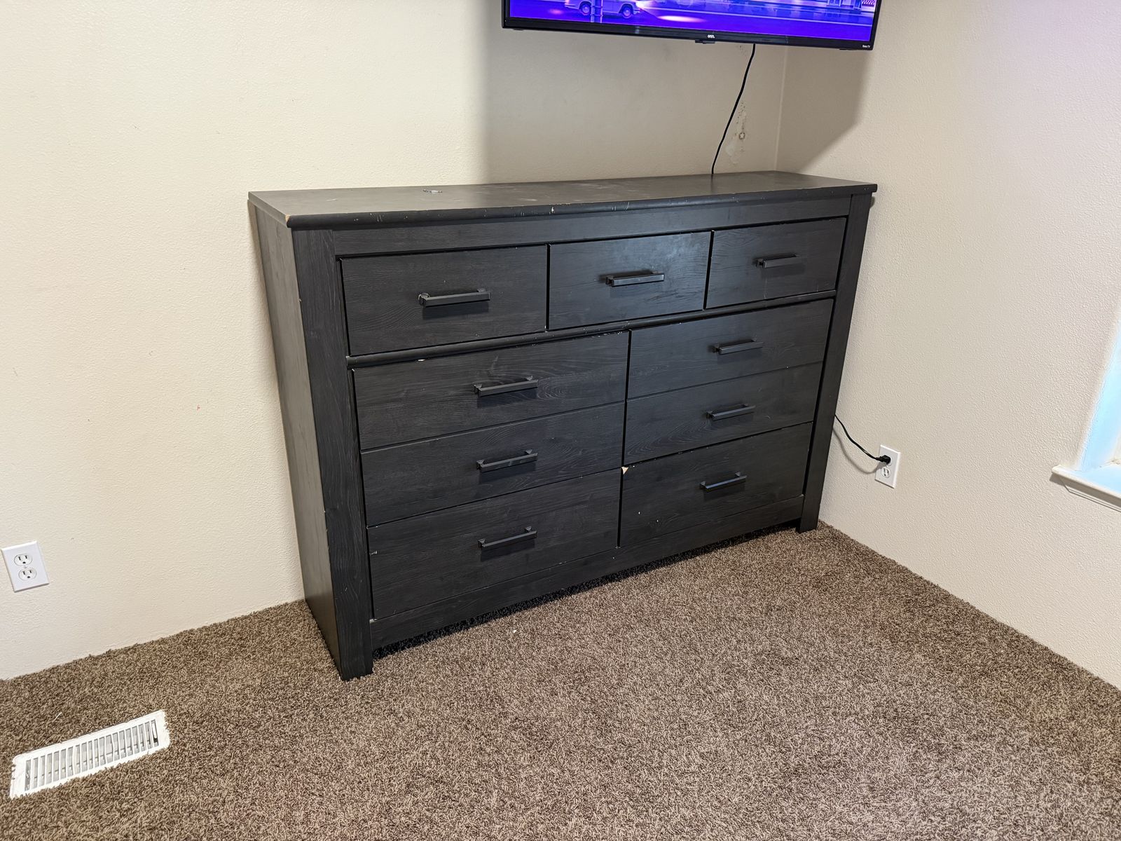 Dresser With 2 Night Stands