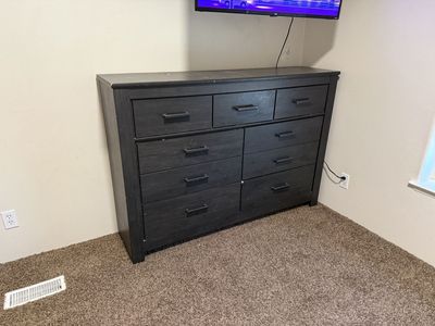 Dresser With 2 Night Stands