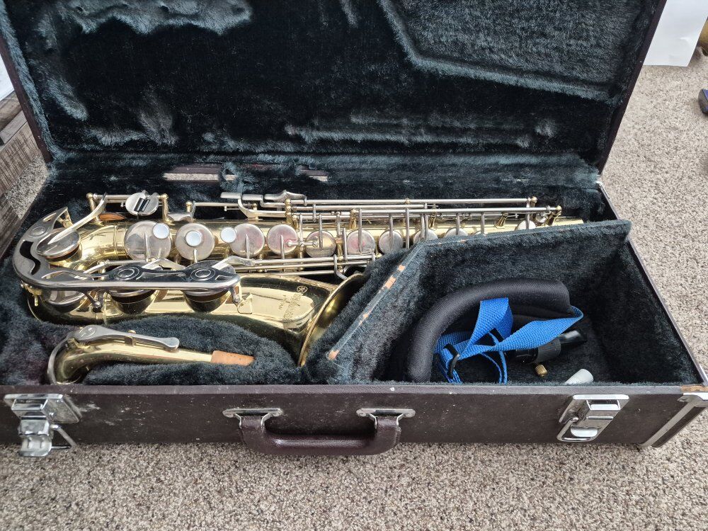 Yamaha Alto Sax Saxophone with Warranty