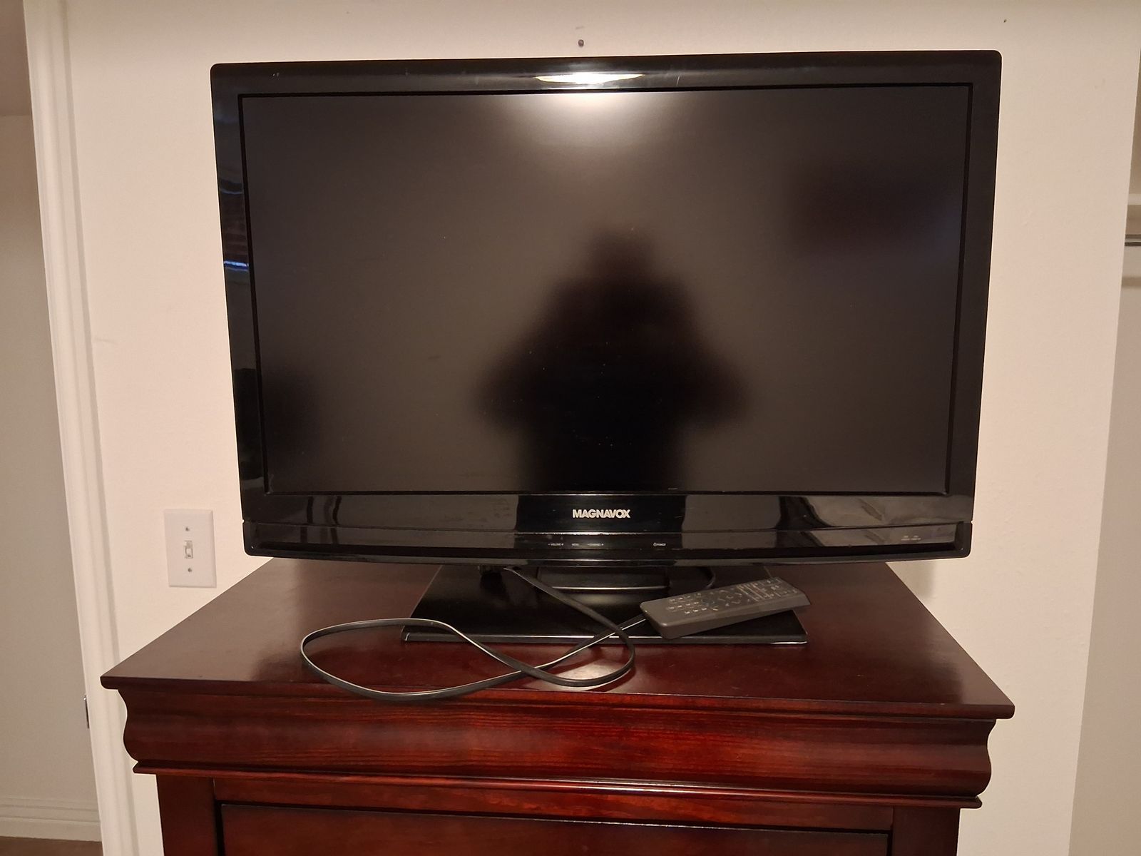 Magnavox 39-inch 720p LCD HDTV with Universal Remote