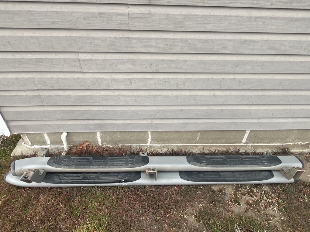 Tacoma side step from a 2005 Tacoma