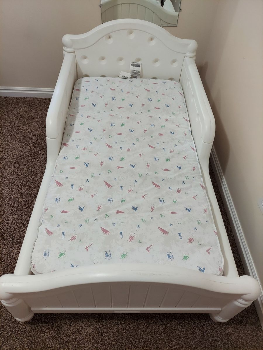Toddler bed
