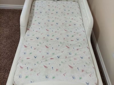 Toddler bed