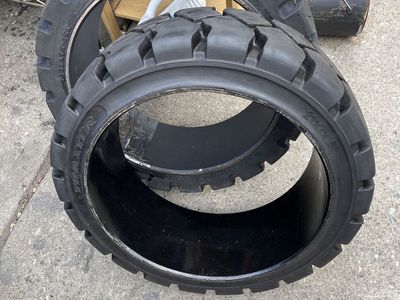 21X7X15 NEW TRAXTER FORKLIFT AIR OF TIRES