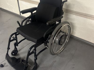 Quickie 2 Lite Wheelchair with Alber E-Motion Power Assist Wheels and Extra Parts
