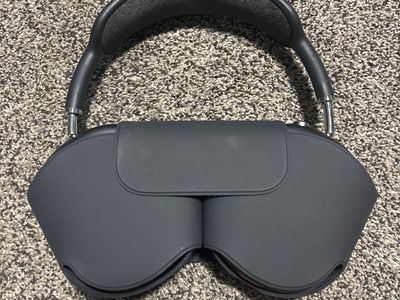 Apple AirPods Max Space Gray Over-Ear Headphones with Smart Case