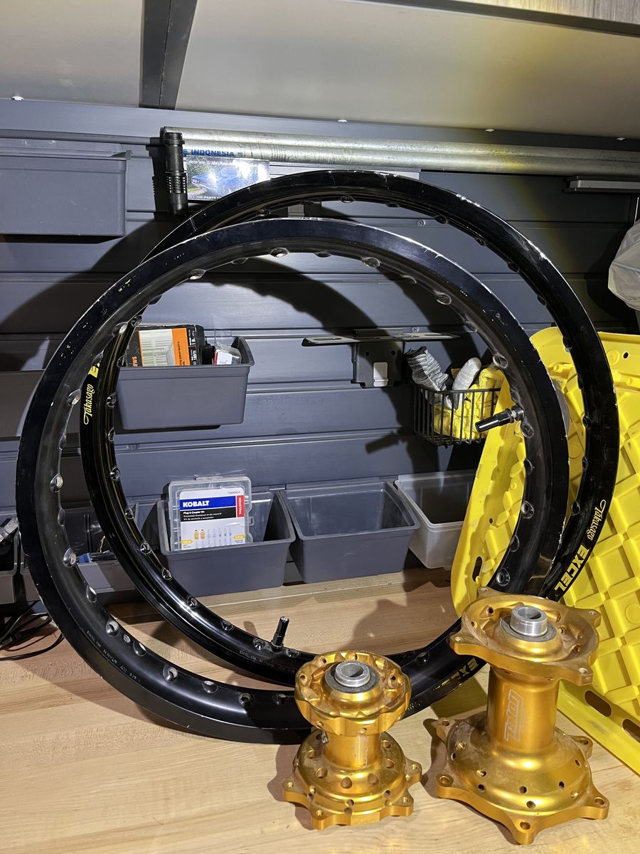 Black Excel Rims 19" & 21", Gold Talon Hubs.