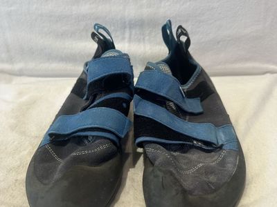 Scarpa origin EU 45.5 or men’s 11 gray/blue with two Velcro straps