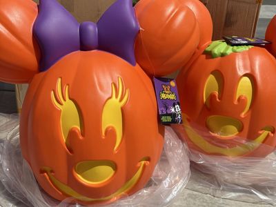 Disneyland Halloween Giant Mickey & Minnie Mouse Light-Up Blow Up Mold Pumpkin Jack-o'-Lanterns. New so cute!