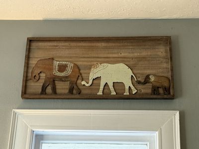 Rustic Wood Elephant Family Wall Art Decor - Brown & Cream Home Accent
