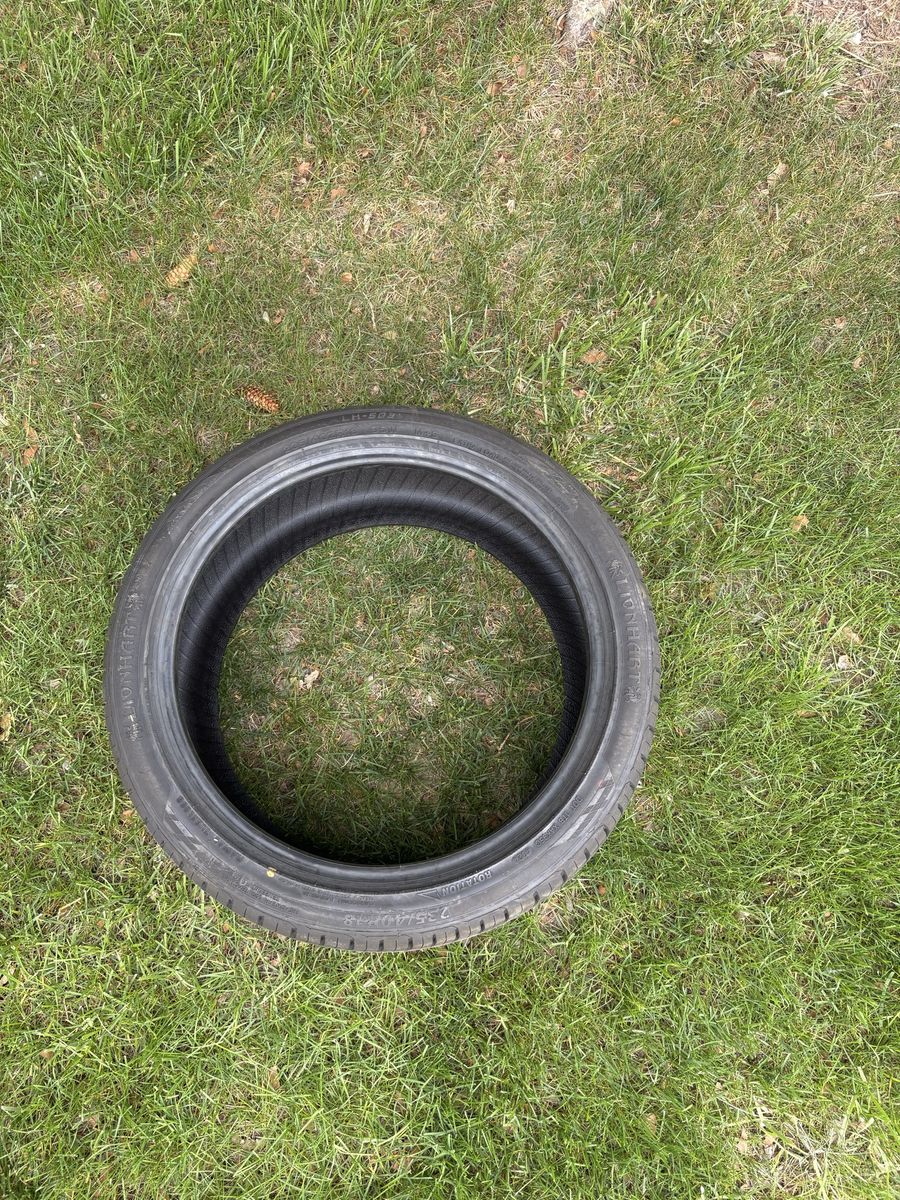 Lionhart LH-503 235/40zR18 tire