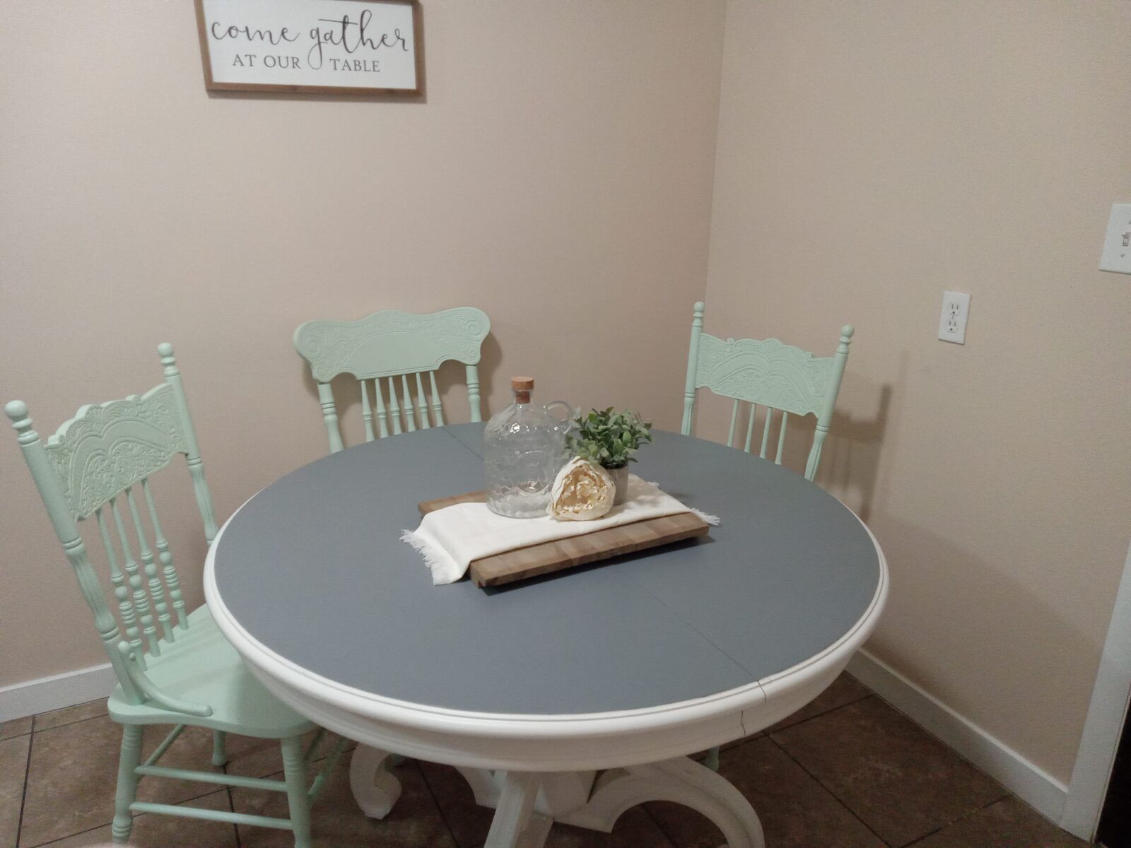 Vintage Pedestal Table and 4 vintage Chairs