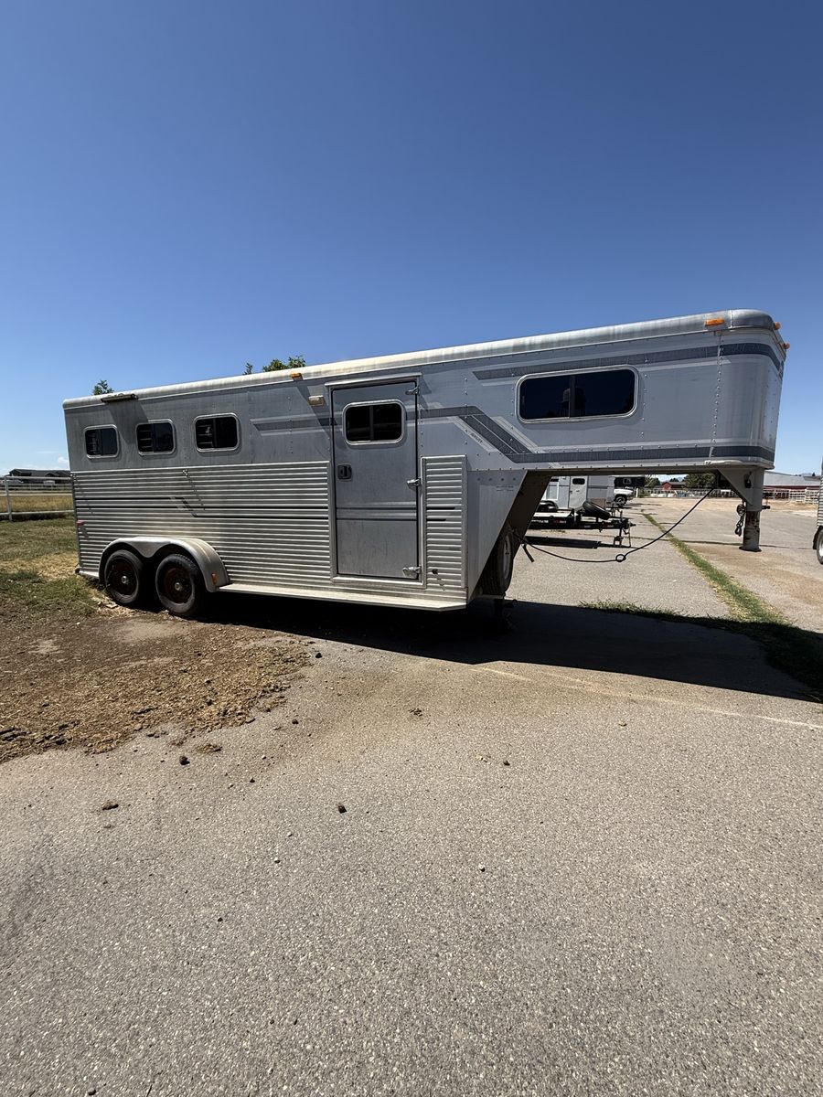 Sundowner 3Horse Gooseneck