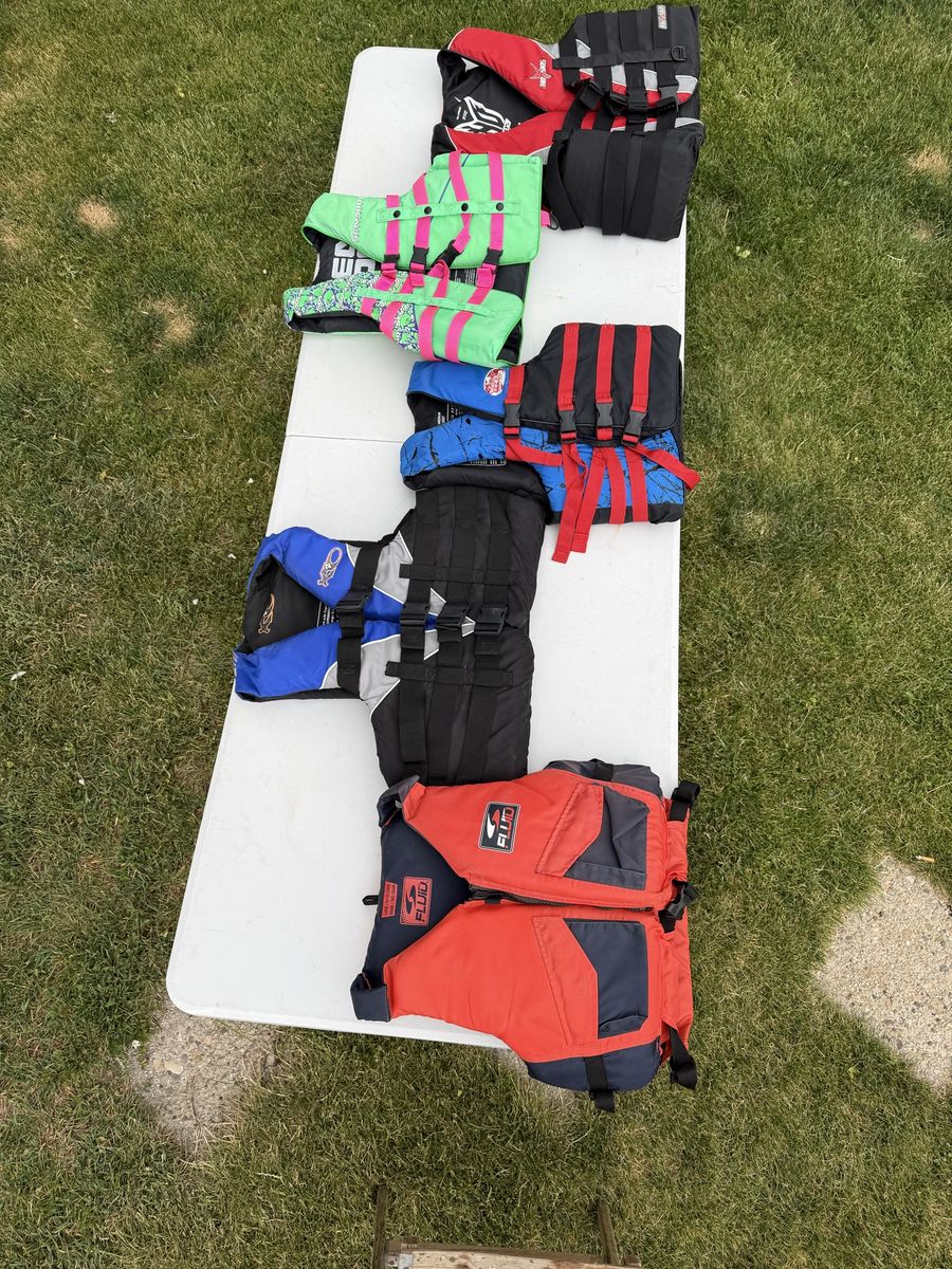Life Vests / Jackets ( Adult )