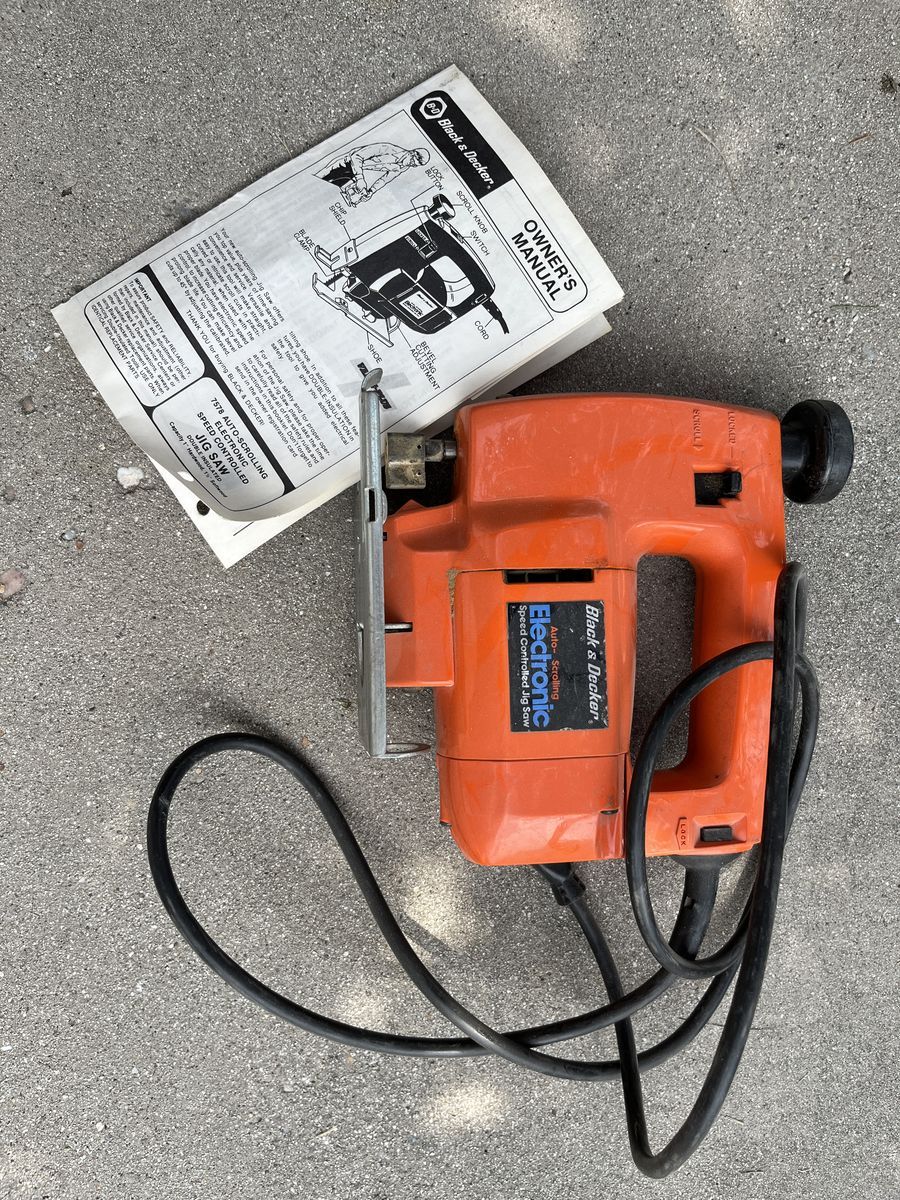 Auto-scrolling Jig saw, Black & Decker