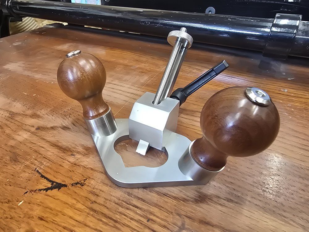 Cowryman Router Plane with Wooden Knobs - Woodworking Tool