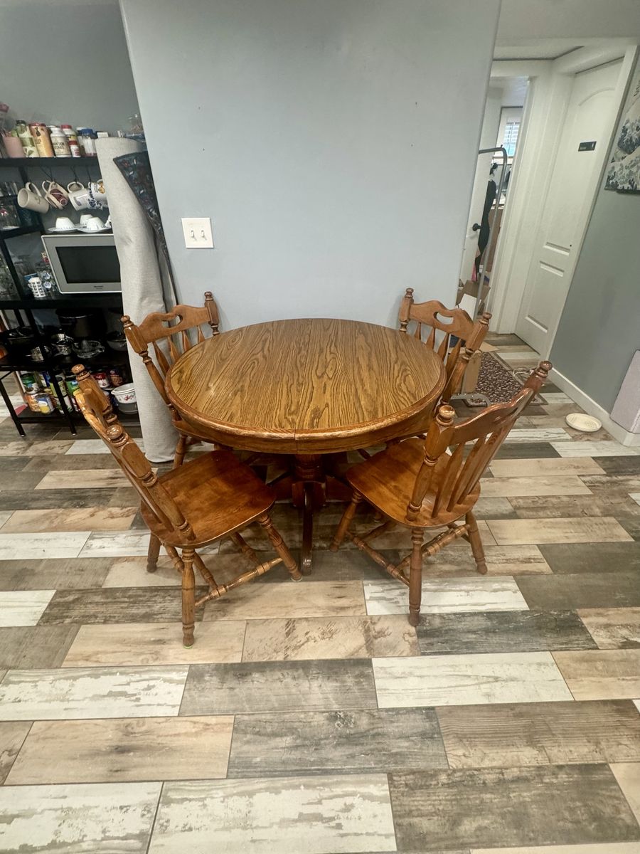 Rustic Oak Round Dining Table with 4 Chairs - Compact Kitchen/Dining Set