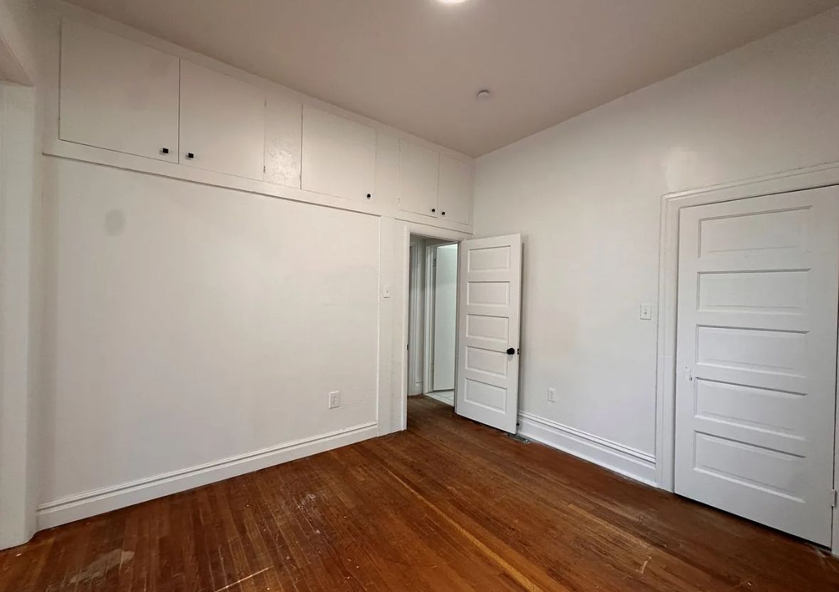 Main image 4