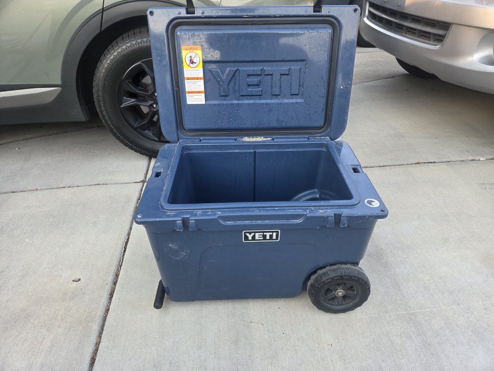 YETI Tundra Haul Portable Wheeled Cooler - Navy Blu