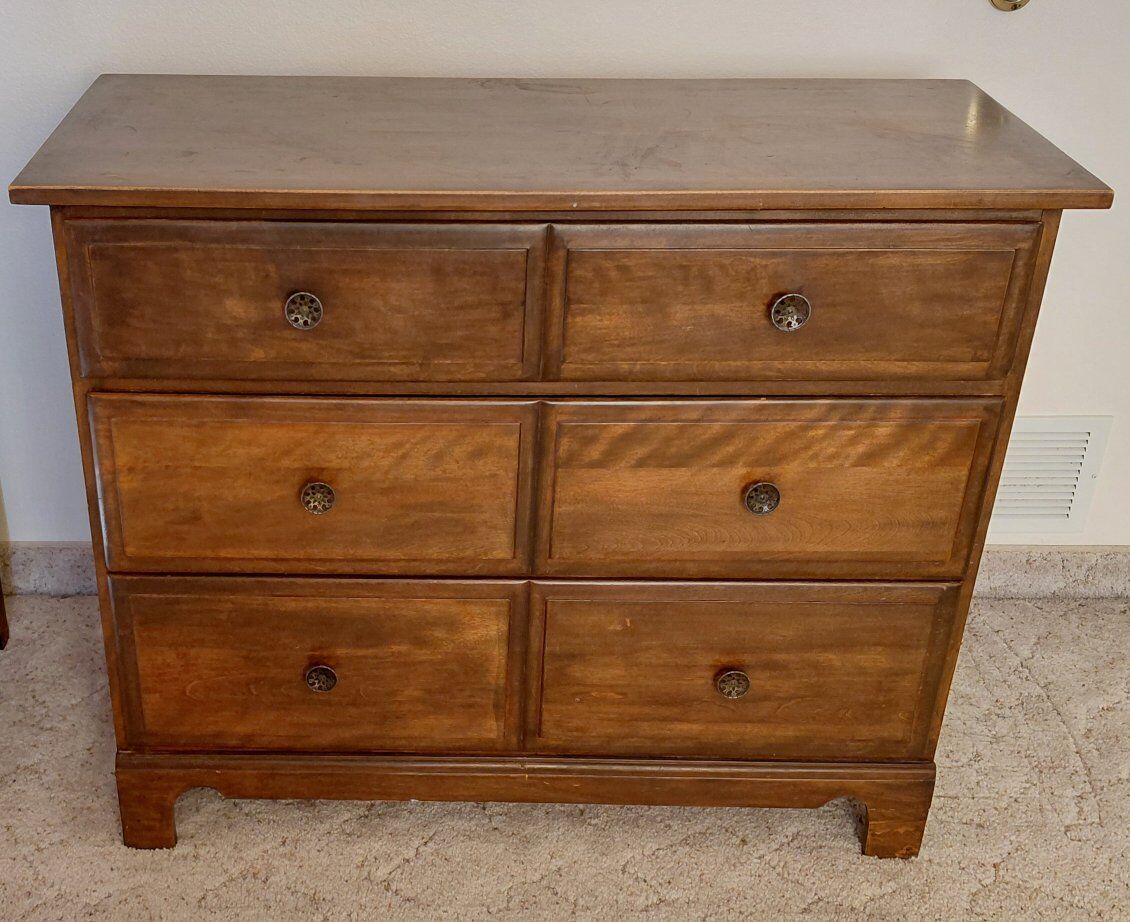 Dresser Vintage/ Antique