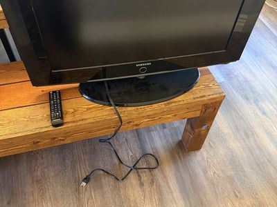Samsung LN32A330J1D 32-inch 720p LCD TV - Good Condition