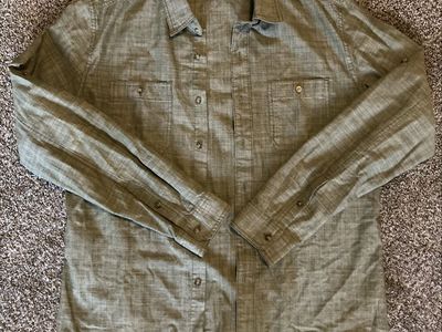 Stapleford Men's Green Long Sleeve 100% Cotton Button-Up Shirt with Pockets