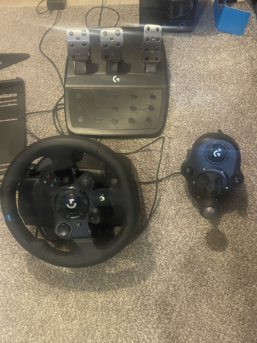 Logitech G923 driving force wheel and shifter and pedals
