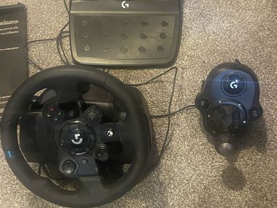 Logitech G923 driving force wheel and shifter and pedals
