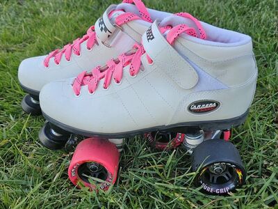 Roller Blades Size 8 Riedell