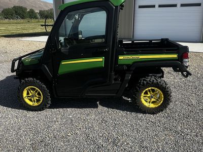 John Deere Gator XUV835R UTV 4x4 with Enclosed Cab and Winch