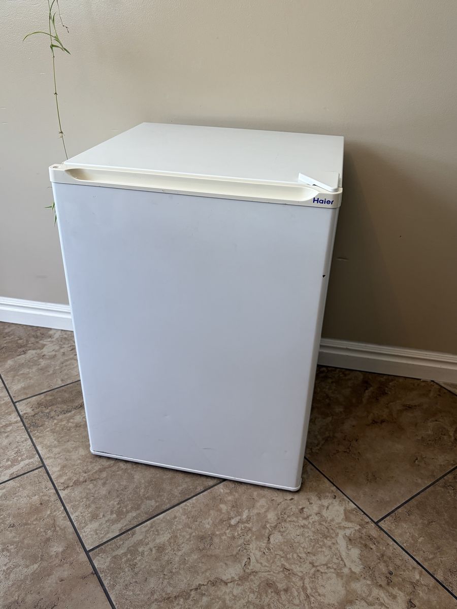 Haier Minifridge w/ Freezer Compartment
