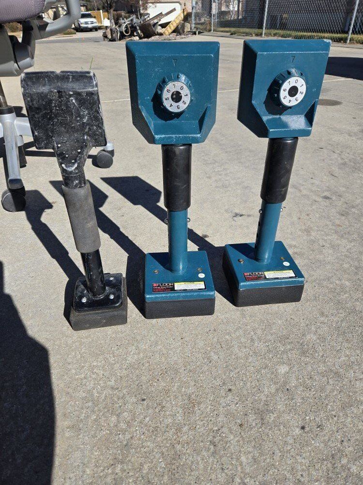 Carpet/artificial turf stretchers