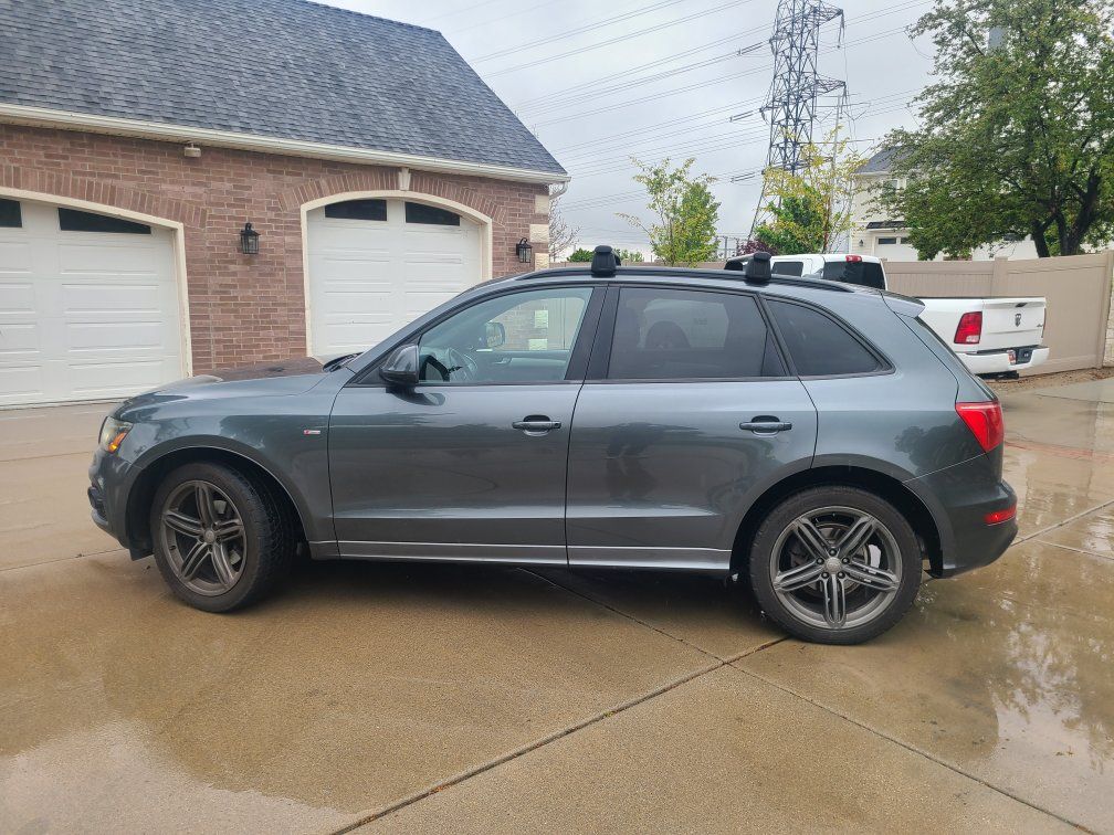 2012 AUDI Q5 3.2 quattro Premium Plus