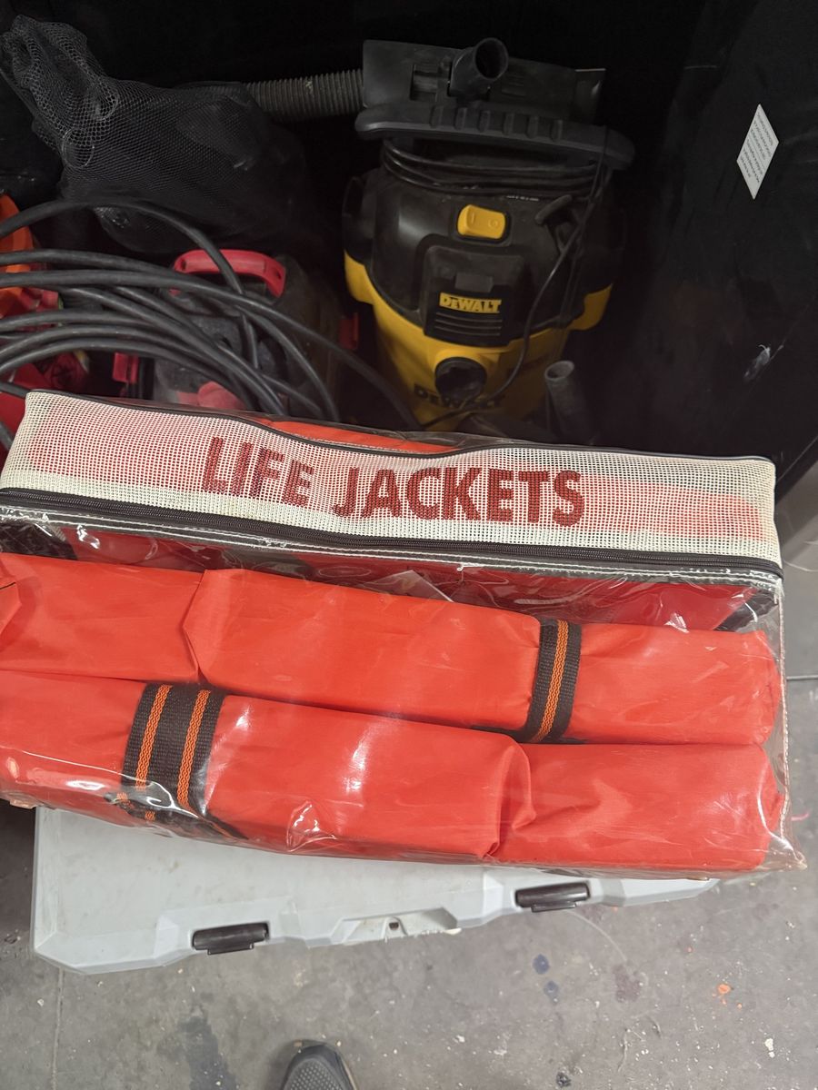 3 pack life jackets