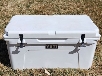 YETI Tundra 65 Qt Hard Cooler, Very Good, Clean