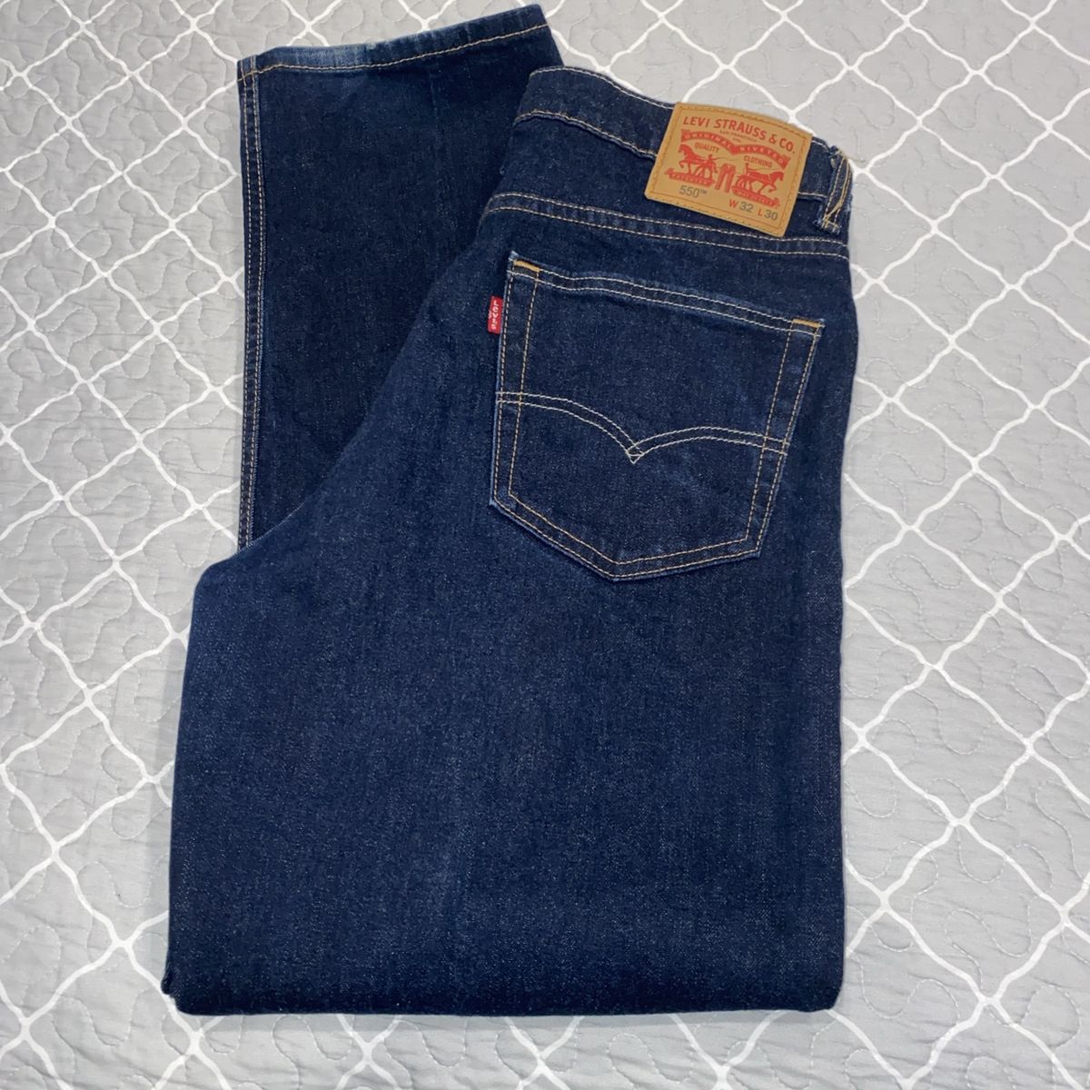 Levi’s Red Tag 550 Jeans - 32 x 30 straight leg- New
