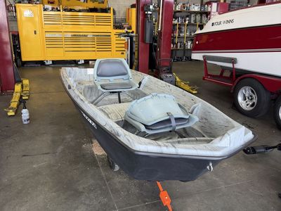 Bass pro 12’ jon boat with accessories