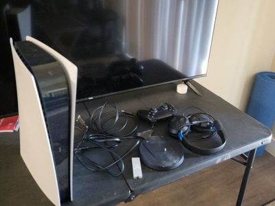 ps5 digital comes and gaming headset "NO TRADES"