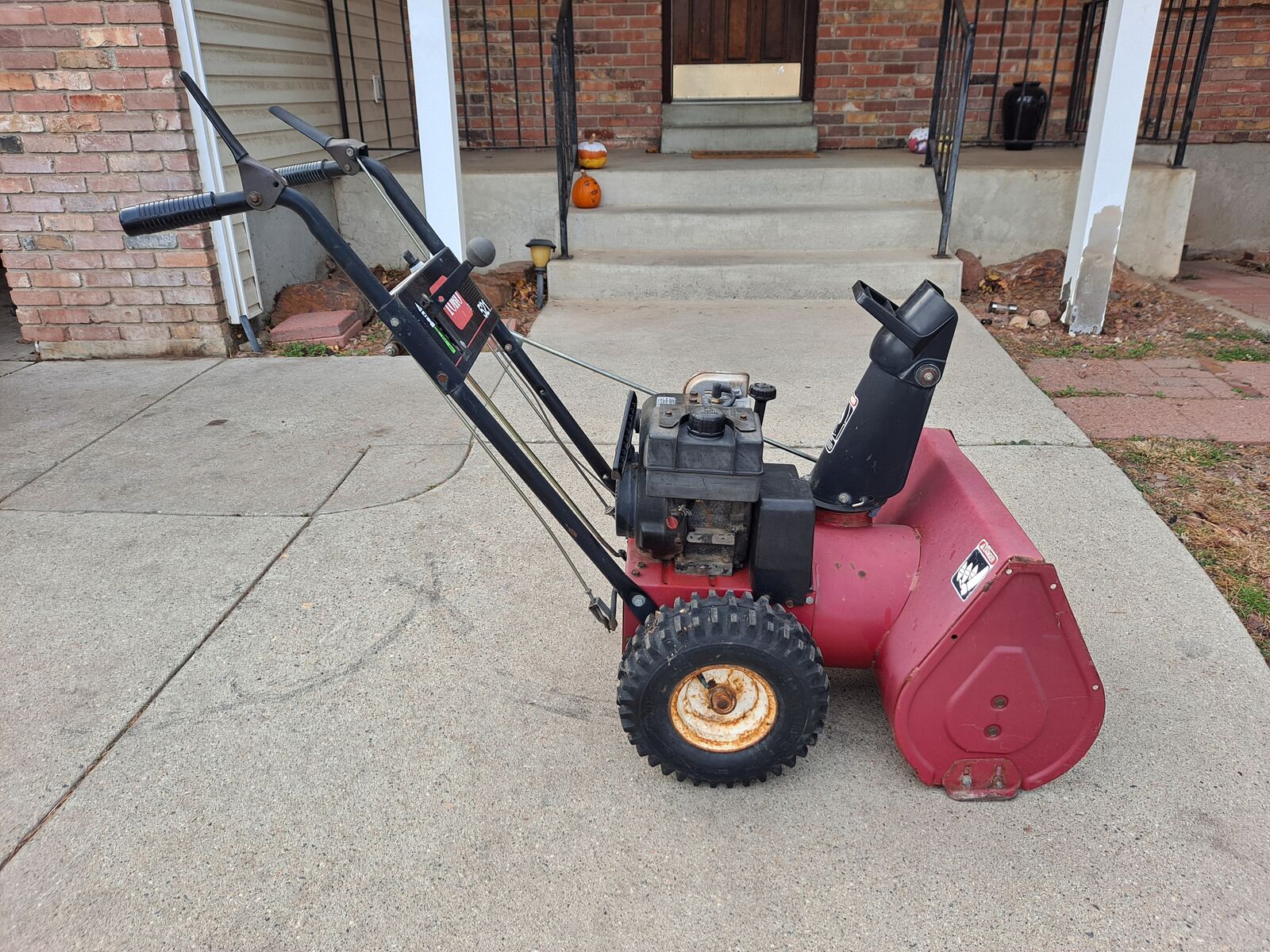 Toro 5hp 22 inch snow blower, Electric start, flawless operator