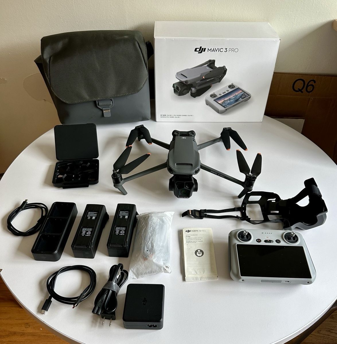 DJI Mavic 3 Pro Fly More Combo