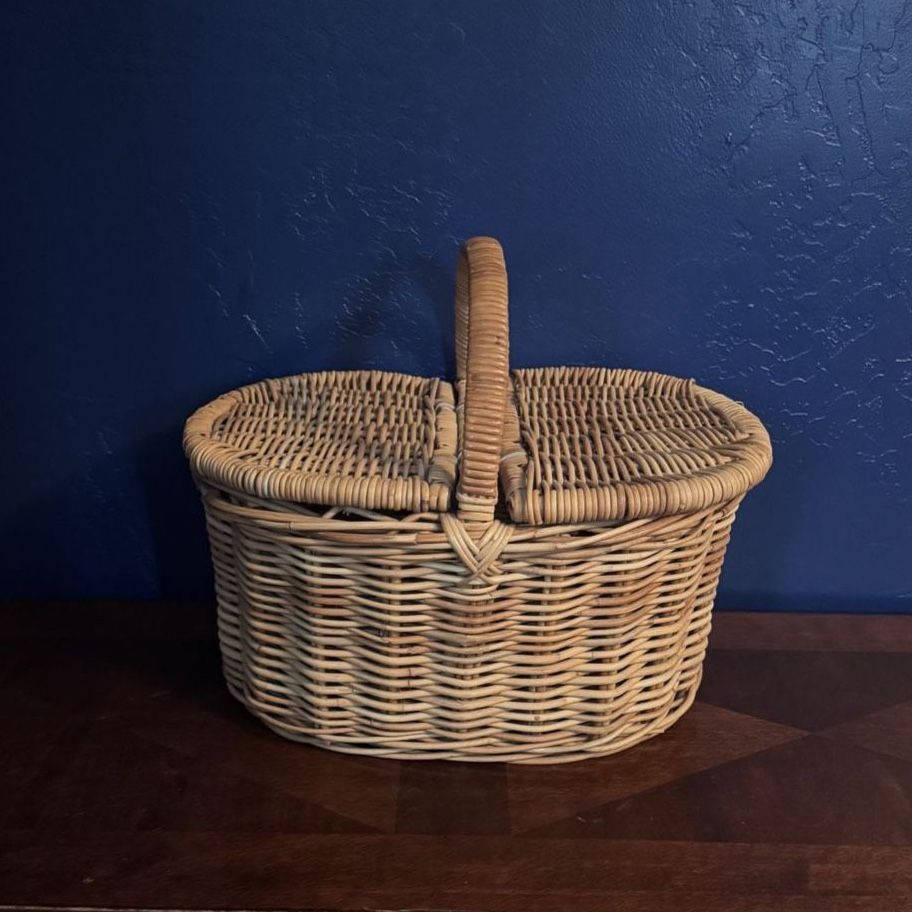 Vintage Cottagecore Wicker Picnic Basket