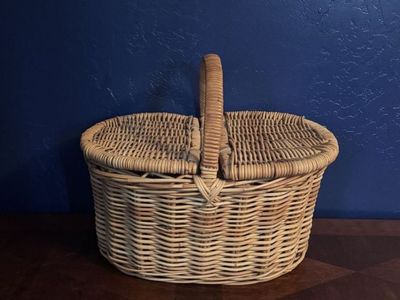 Vintage Cottagecore Wicker Picnic Basket