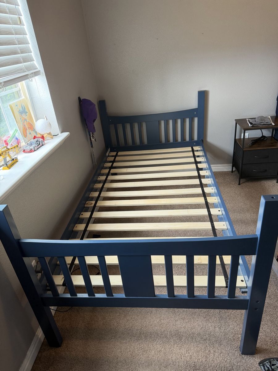 Twin size sturdy wood bunk bed