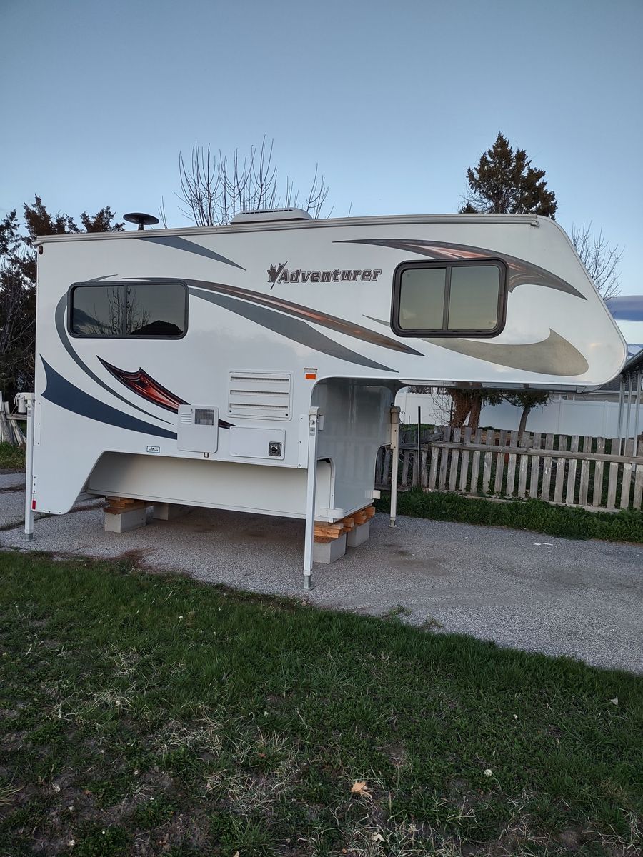 For Sale 2019 Adventurer 86FB