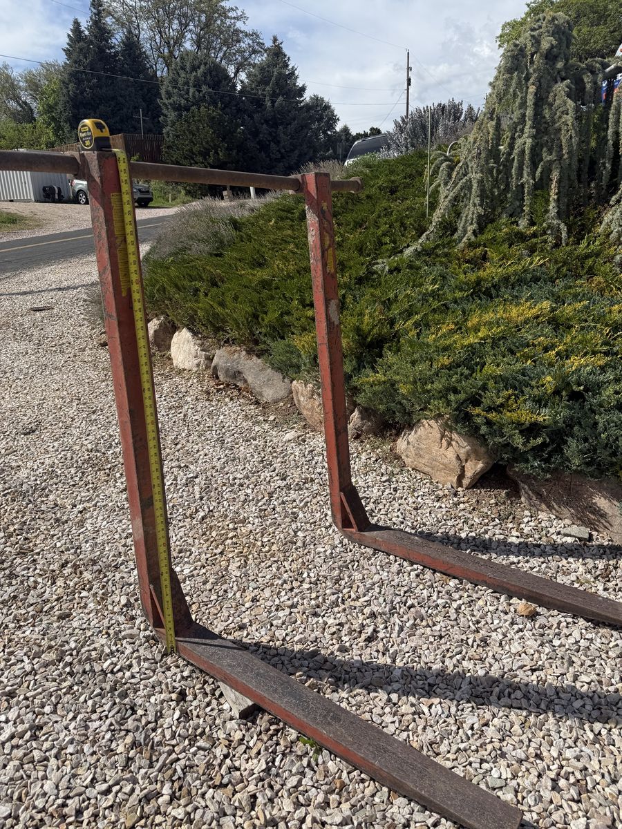 Over-the-bucket backhoe loader pallet forks