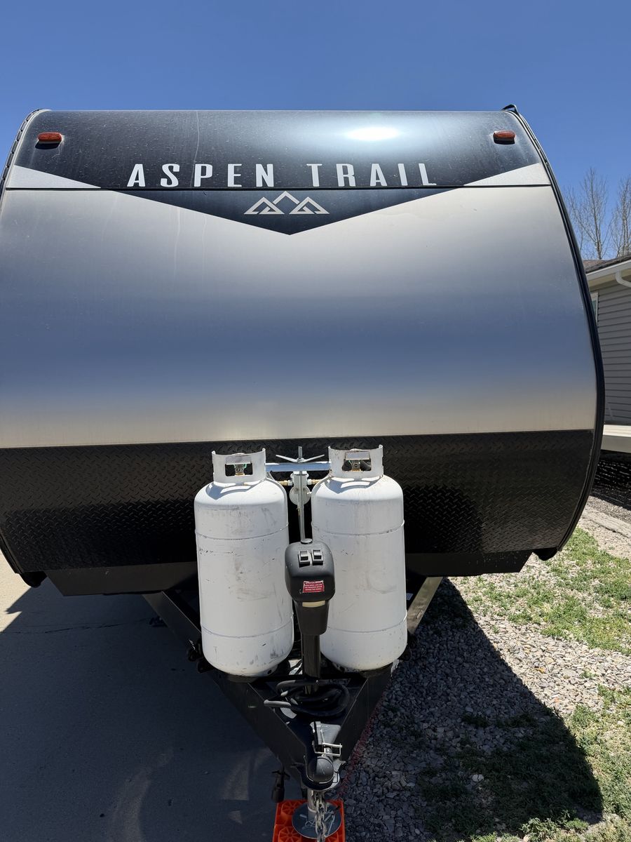 2021 Aspen Trail 32' Travel Trailer - Queen Bed, Bunks, 1 Slide-Out
