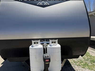 2021 Aspen Trail 32' Travel Trailer - Queen Bed, Bunks, 1 Slide-Out